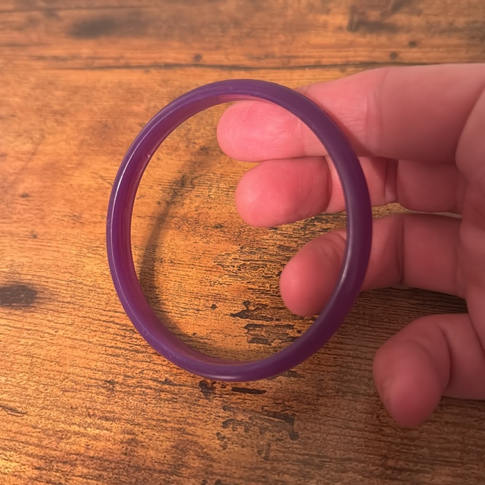 Vintage Plastic Bangle Bracelet, Purple, Retro, Boho - Picture 7 of 8